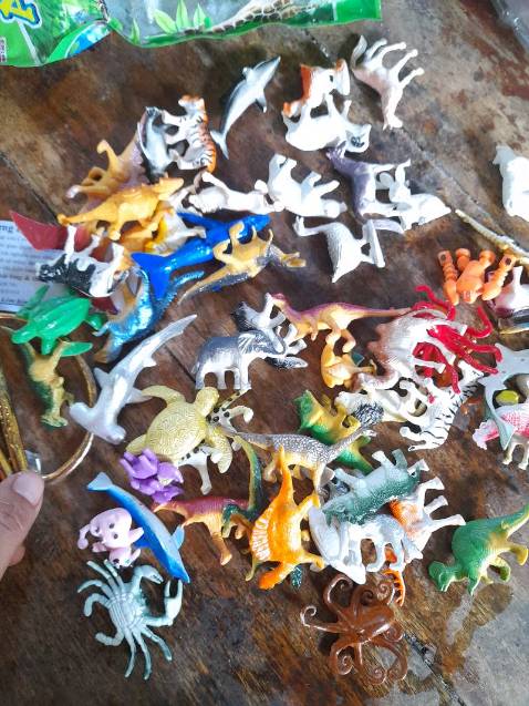 Đáng đồng tiền 
Nhỏ nhỏ xinh xinh , bé rất thích chơi 
Đa dạng con vật để cho bé học 
Chất liệu các con vật đều cứng cáp, dễ vệ sinh