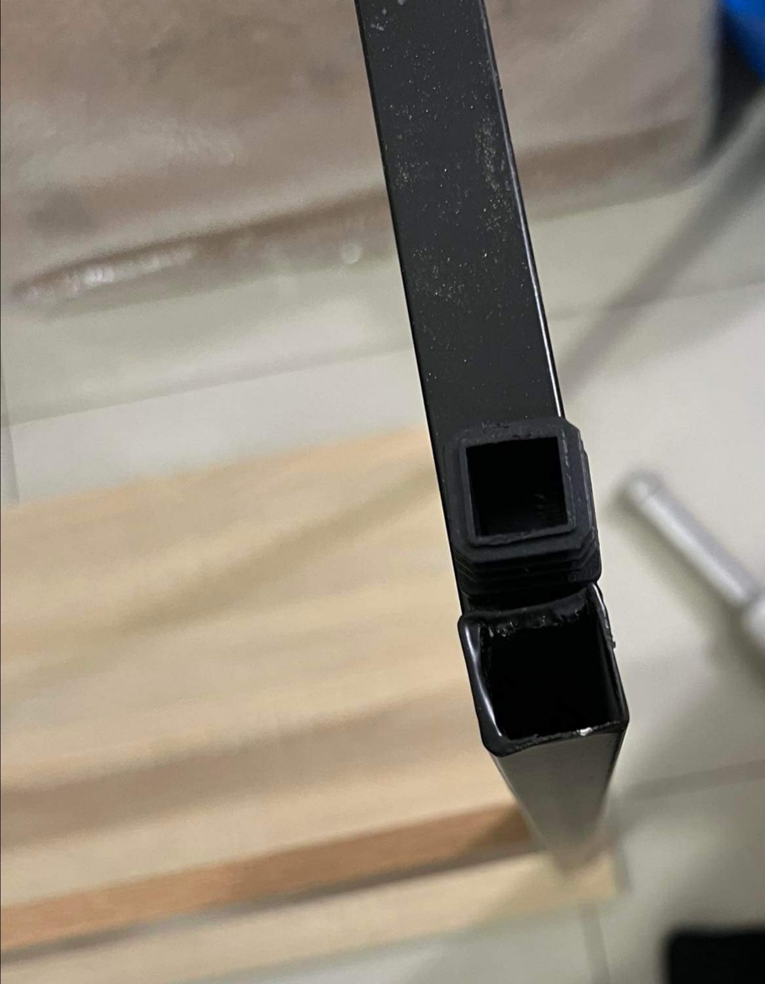 Mọi thứ đều ổn cho đến khi chân bàn mình lắp ko vừa! Nhờ shop tư vấn thêm