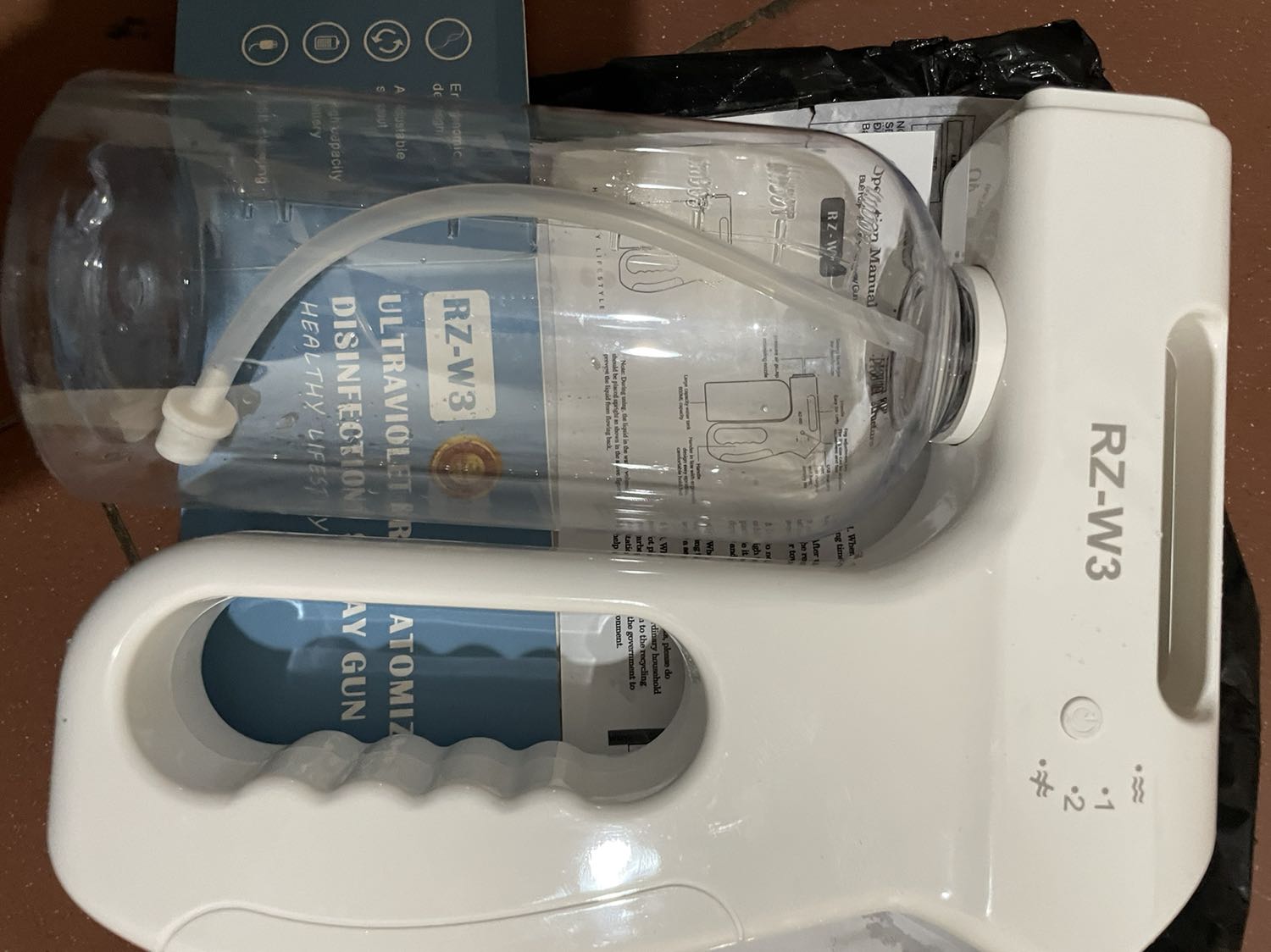 Đơn mua hàng là máy khử khuẩn Nano K5, nhưng bên trong ko phải máy này mà là RZ-W3. Nếu hết hàng thì báo khách và thông báo cho khách lấy SP tương tự, như vậy có phải đỡ mất uy tín ko shop