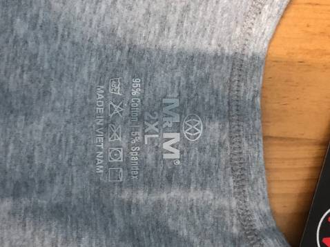 Rất đáng nên mua nhé 
Giao siêu nhanh, hộp tiki nhìn rất sang trọng,  bên trong còn có hộp nhỏ của shop luôn, nhìn chuyên nghiệp xứng đáng giá tiền.
Chất 95% cotton sờ mát, mặc rất thoải mái dễ chịu. 
Trước có mua của shop 3 chiếc quần rồi, lần này lần 2 cực kì hài lòng.