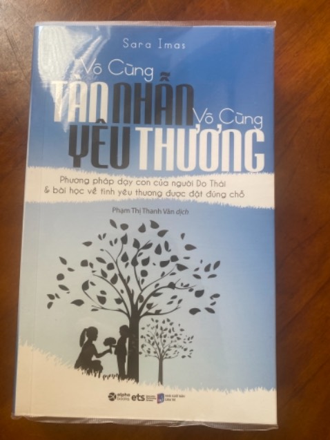 Chưa có thời gian đọc hết nhưng rất hay về cách dạy con của ng Do Thái. Sách đẹp, được bọc kỹ càng, in ấn đẹp, giao hàng đỉnh luôn, sáng đặt chiều có