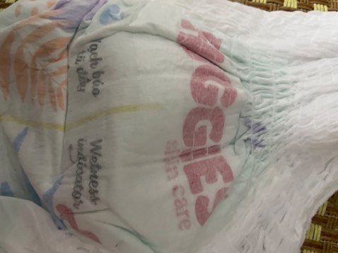 Mình mua hugies Cry mà shop giao hugies Skincare! Mỏng và tràn ra ngoài!