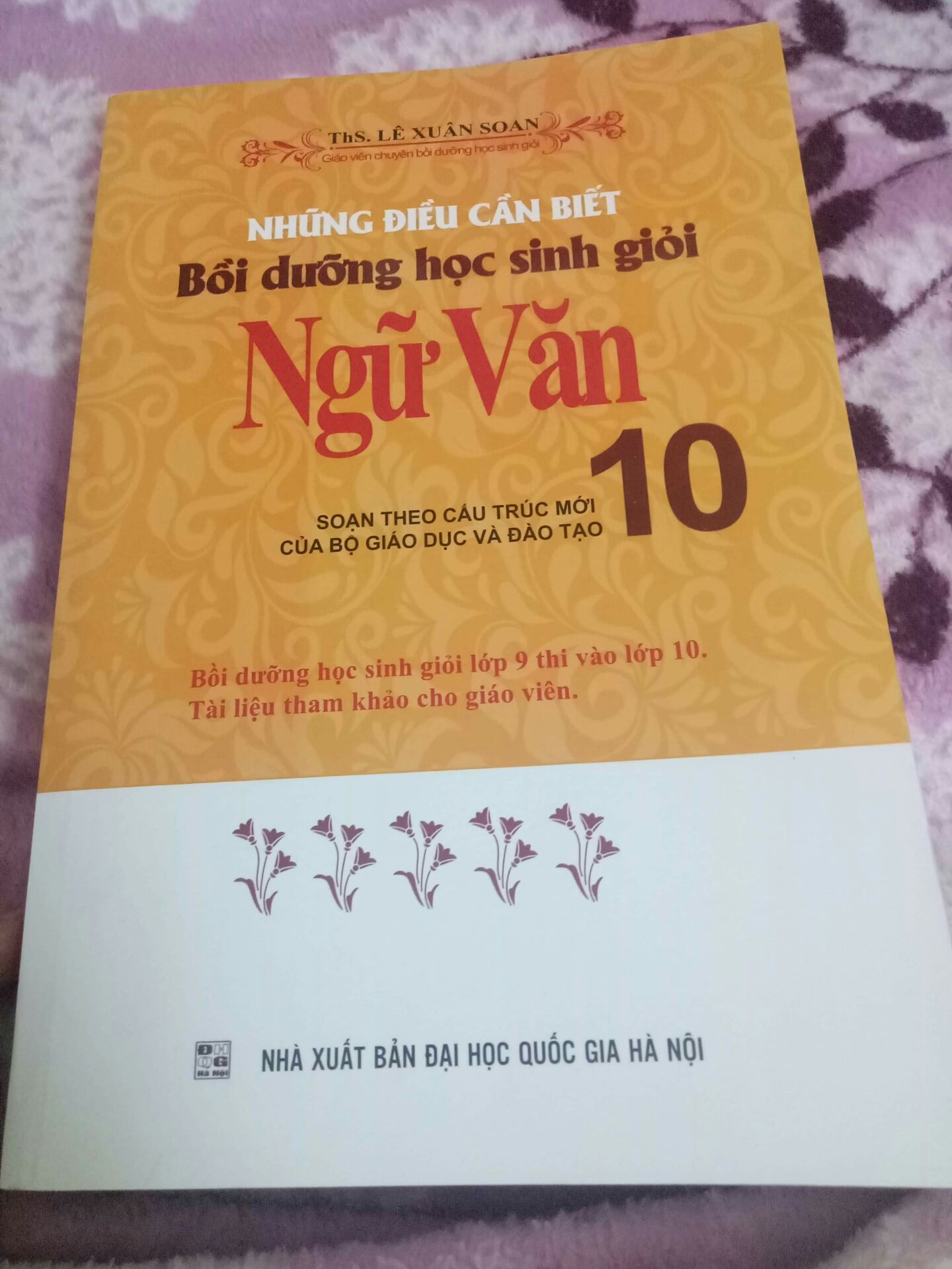 Sách được đóng gói cẩn thận, nội dung sách nhìn chung khá bổ ích.