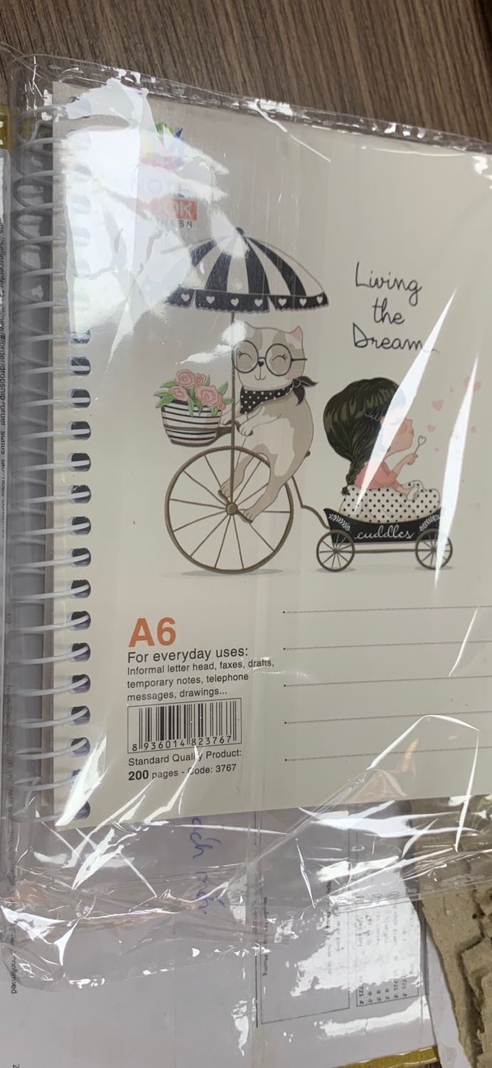 Mình đặt cuốn “Ông nội vượt ngục” nhưng hàng mình nhận được là một cuốn sổ lò xo bé? Đề nghị shop có lời giải thích