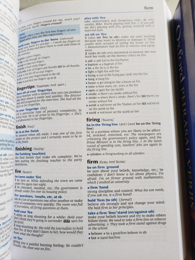 sách mới keng, nguyên vẹn, nội dung dễ dàng tra cứu, tốt cho việc học luyện thi THPT và nâng cao.