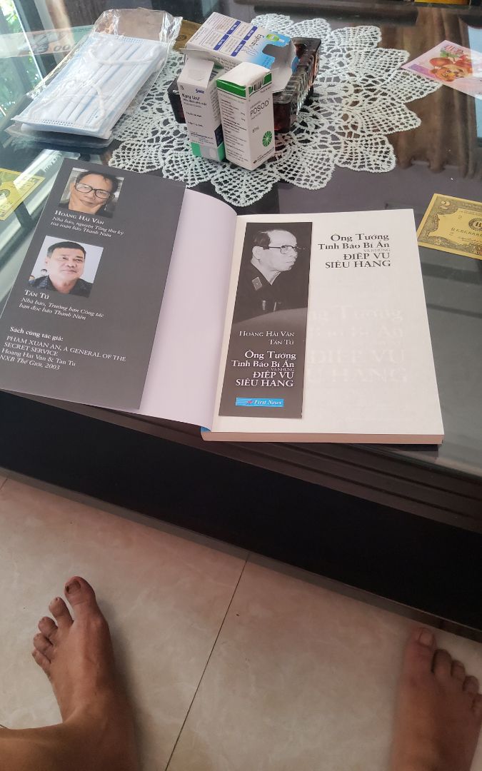 Nội dung hấp dẫn.Đáng mua.
Giao đu gs hẹn,bao gói kỹ. Chất lượng sách đẹp