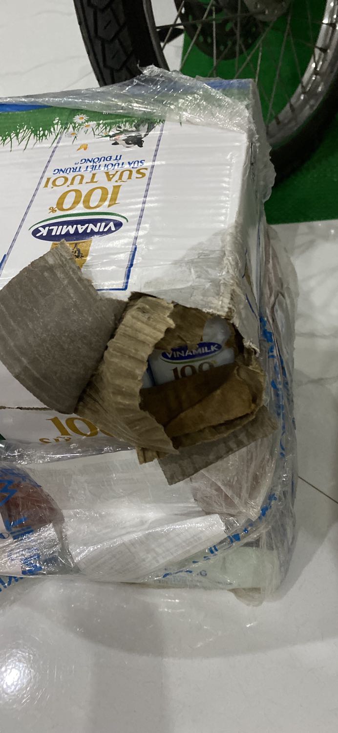 Ko thể chấp nhận dc quy cách đóng gói, thùng sữa nặng ko bọc chống sốc chống vỡ, sữa vỡ be bét , bốc cả mùi. Nếu ko giao dc hàng thì đừng có nhận đơn