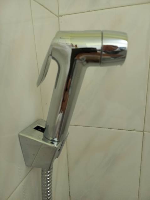 Dây đẹp mềm , inox bóng , kín . tuy nhiên dây chỉ dài 1,4m thôi .
