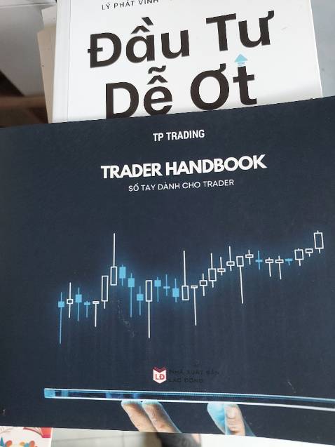 Sách in khá công phu, hình ảnh minh họa màu sắc, đúng là mang tính cẩm nang.