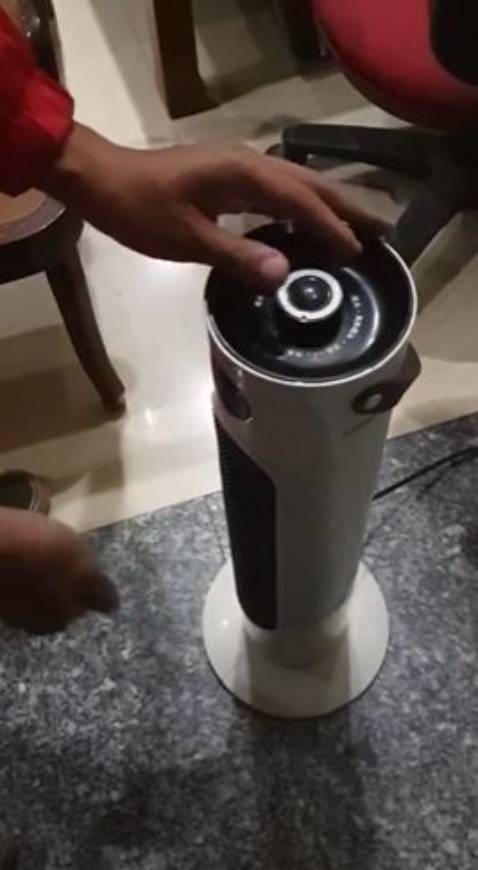 Năm ngoái cũng mua 1 con rẻ hơn xíu nhưng k chắc chắn lắm và nhìn logo camel cũng k sắc nét như con này. Năm nay mua hẳn shop Mall cho yên tâm. Về cảm quan ban đầu là máy nhẹ nhưng cầm thấy khá chắc tay, không bị ọp ẹp, logo sắc nét. Tét thử thấy chạy êm, ấm rất nhanh và rộng. Cho vào nhà tắm độ 5 phút rồi bỏ ra là cũng ok đủ ấm rồi, tắm bé không lo bé lạnh. Nhà có em bé nên sắm 1 cái