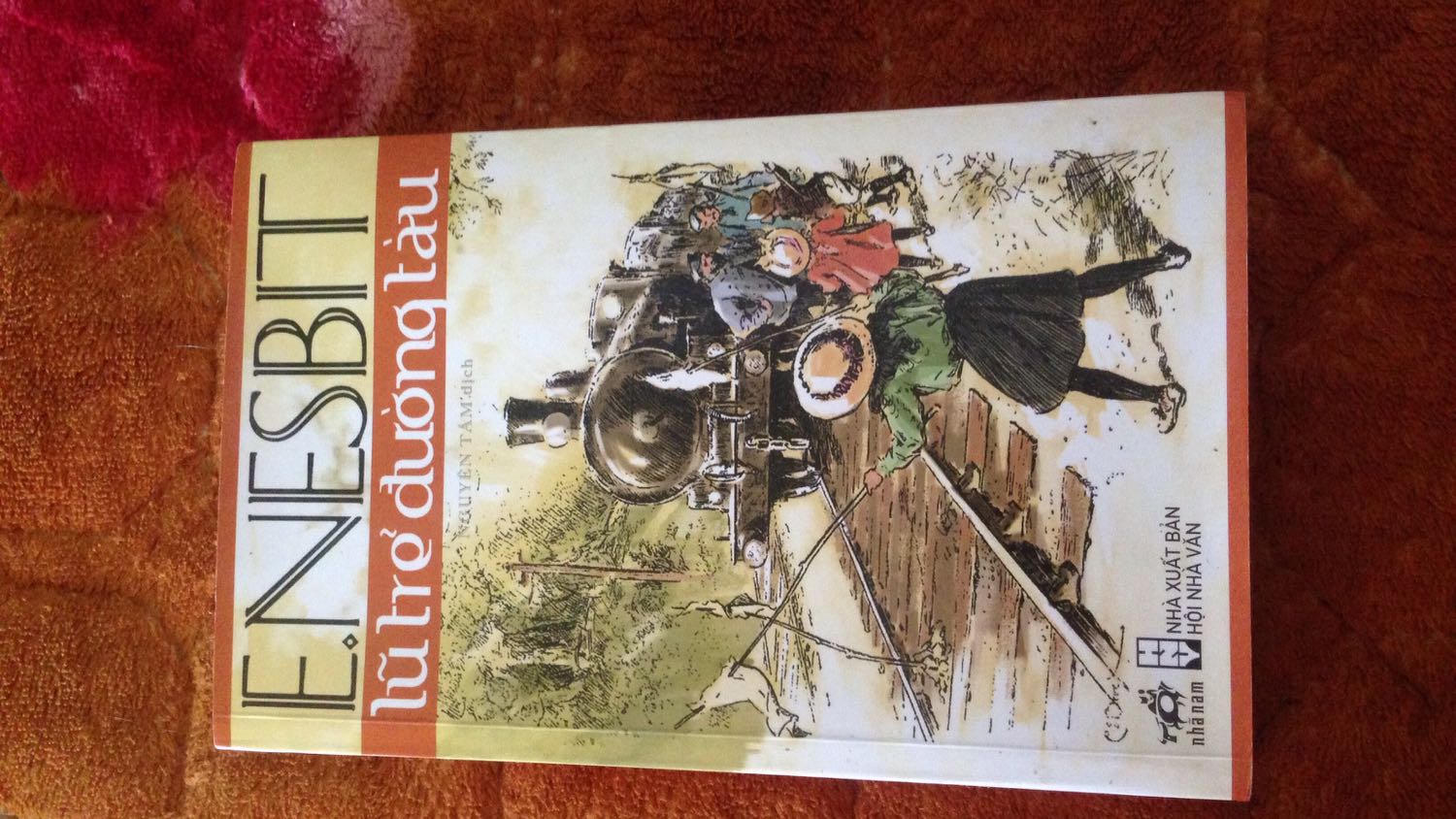 Sách đẹp chữ in rõ này nd thì phù hợp vs cả tầm thiếu niên hay người lớn vì rất ý nghĩa nhưng sách gửi về cho mk k đc bọc j hết vs lại hơi lem ạ dù sao thì mk vẫn cho 5 sao nhé