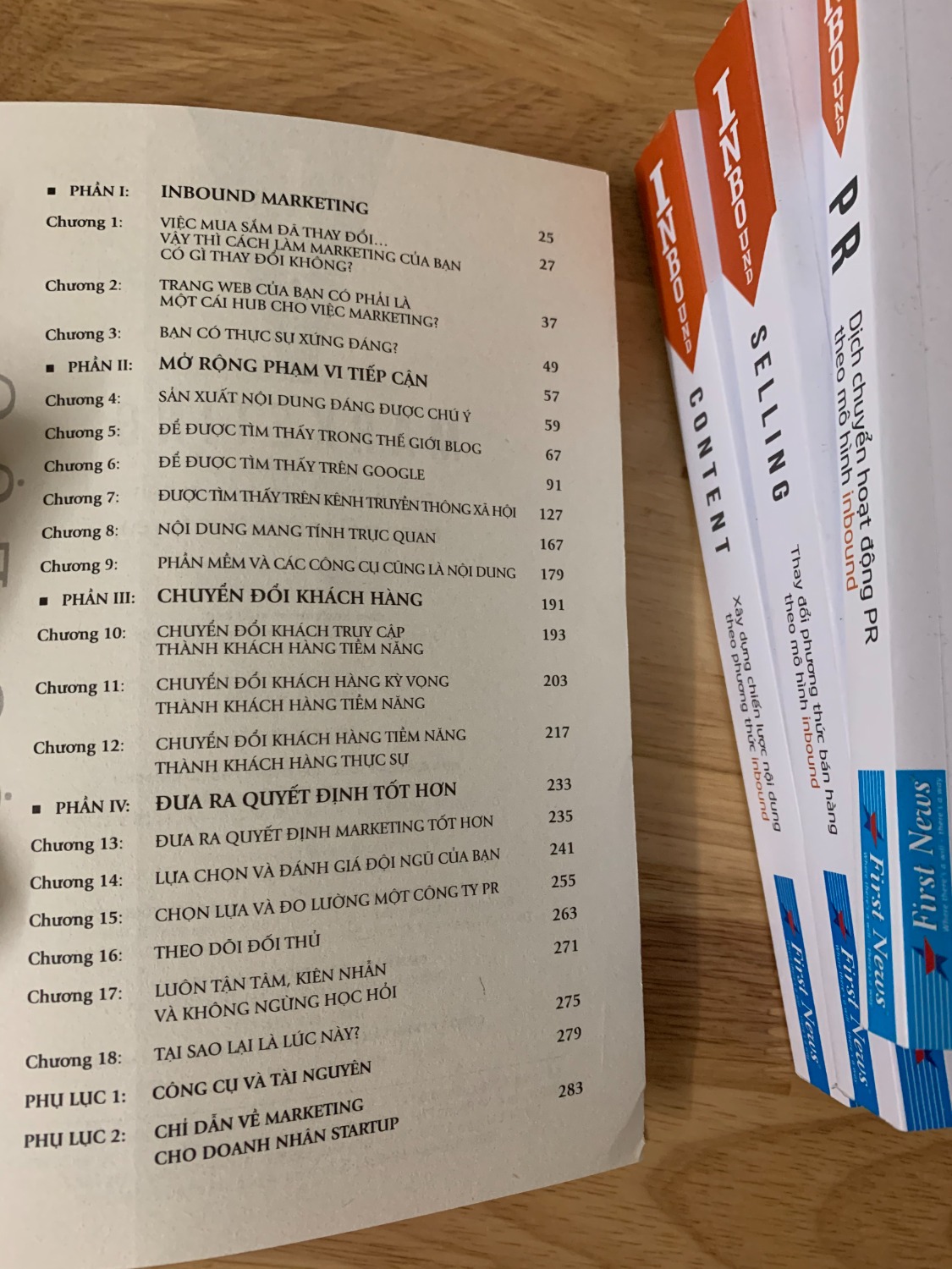 Mình mua theo kèm cả bộ sách inbound. Với góc nhìn của người đang làm inbound thì cuốn sách không được như mình kỳ vọng. Có thể do mình làm nghề cũng tìm hiểu nhiều, nên những thứ mình biết nhiều hơn cả những gì cuốn sách đang đề cập. Dự định của mình sẽ làm blog chuyên sâu hơn về mảng này ở VN. Nuôi cá trong bối cảnh thị trường săn bắt và đi câu. Cho 4* vì không thể đòi hỏi hơn được với cuốn sách 100K từ Hubspot. 5* cho dịch vụ của Tiki. Sách mới, đẹp, giấy xốp và nhẹ bảo quản tốt, giao hàng nhanh.