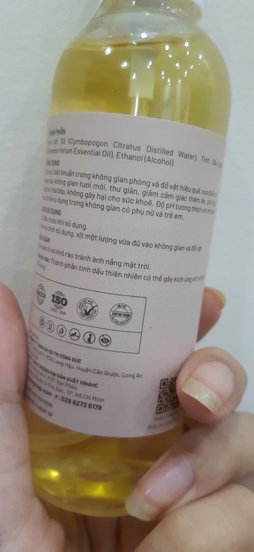 mùi quế thơm, không khác mùi tinh dầu quế, lâu bay hơi, đuổi muỗi cũng tốt, ship nhanh, đóng gói kỹ càng, nói chung rất Ok ạ