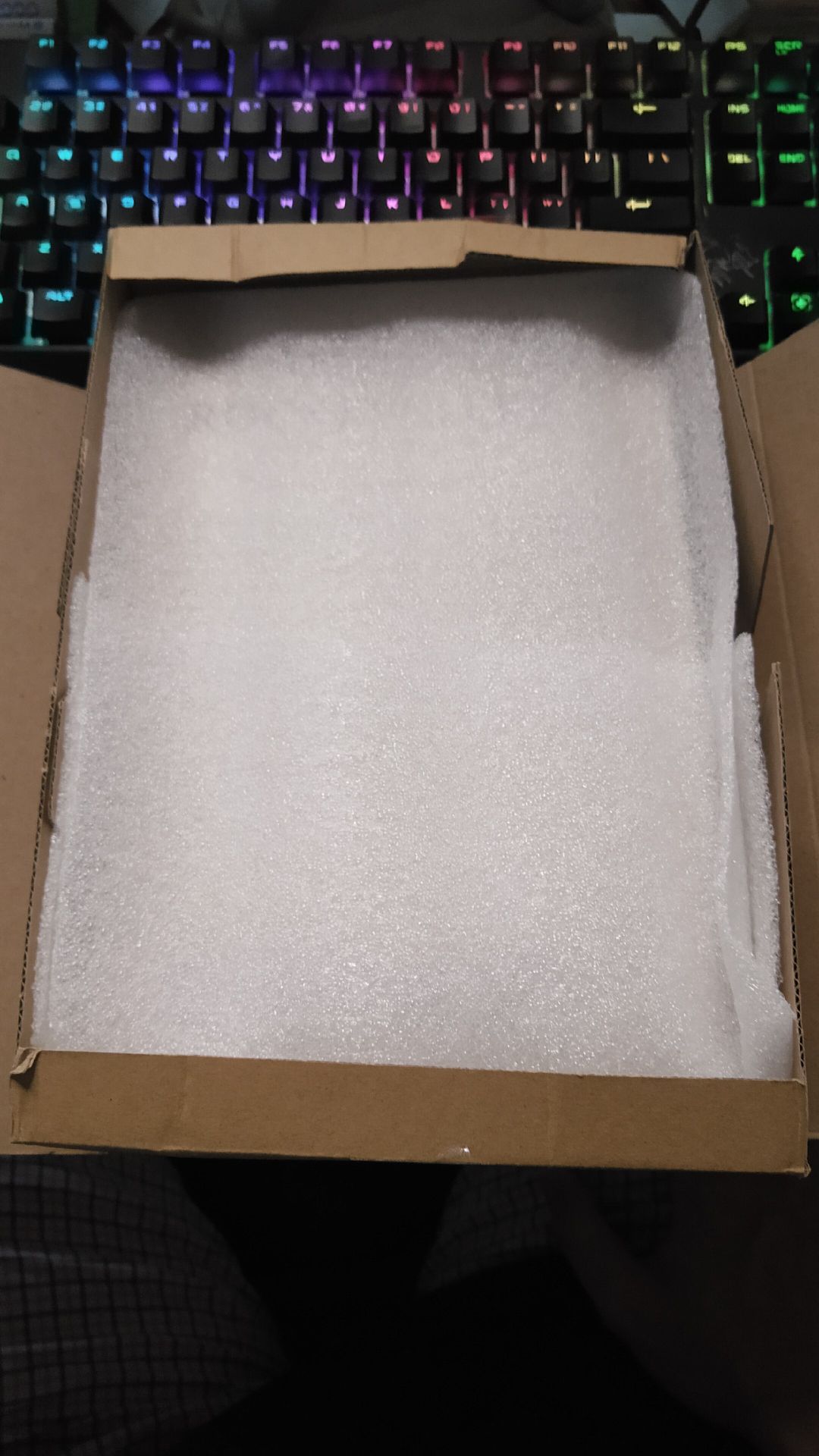 Mìn rất thích mua sách từ Fahasa vì lần nào cũng thấy sách được bọc thêm một lớp mút, mở hộp ra thấy rất chỉnh chu và sách được nâng niu. 

Quyển này minh mua sale 12-12 giá rất tốt, còn bọc nilon bên ngoài, hoàn toàn hài lòng ❤