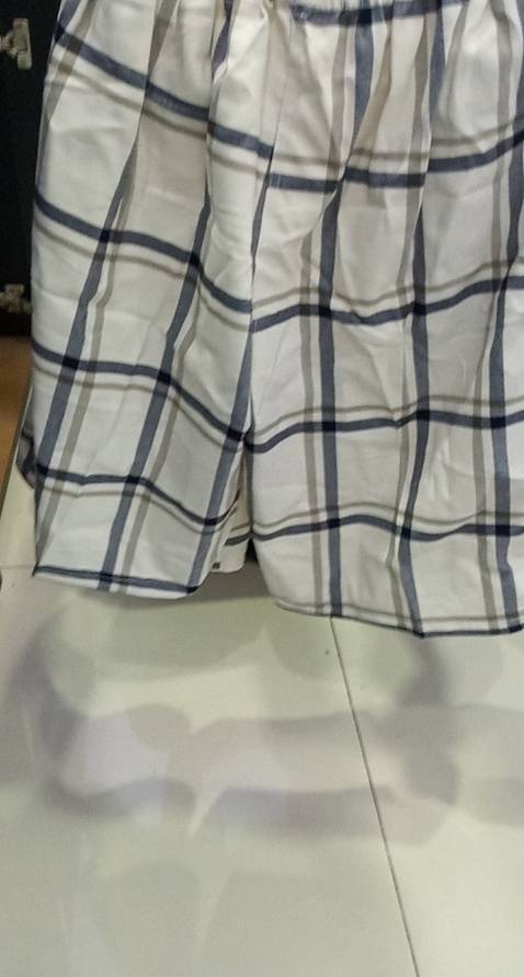 Đặt bộ chuyển. Nhưng giao hàng lại giao cái quần. Mình khá thất vọng. từ trước tới giờ đã mua rất nhiều, nhưng chưa gặp tình trạng này bao giờ.