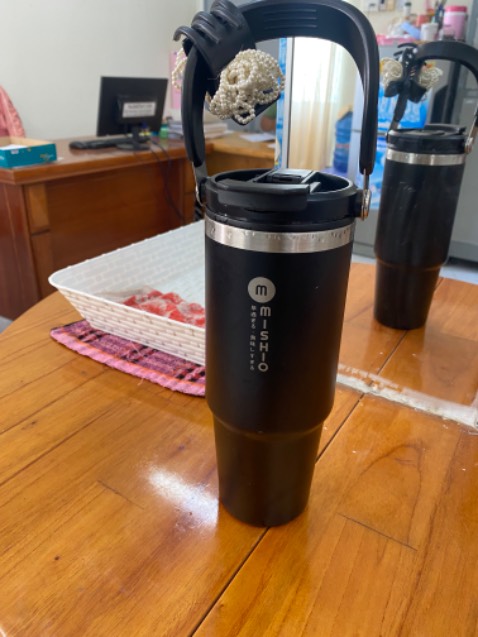 Đẹp, chuẩn giữ nhiệt, giao hàng nhanh, gói kỹ, đủ sp, nhưng thiết kế có ống hut hơi khó khăn, bỏ đá vào thì khó đậy nắp, còn hút nước thì mất 2 ngày mới hiểu tại sao hút ko lên..kkk