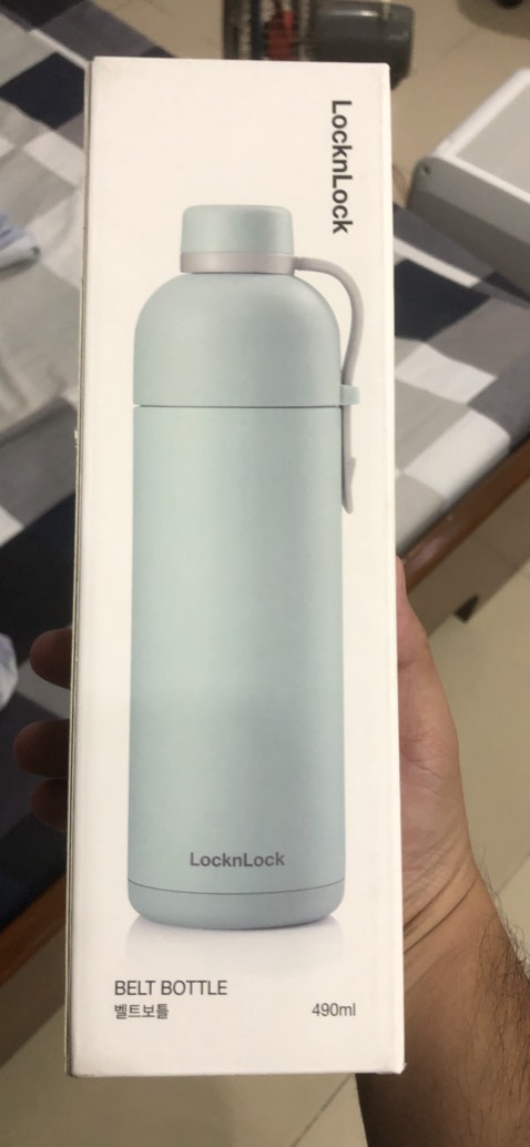 Bình rất đẹp và tiện dụng nhưng mình hơi thất vọng ở phần nắp bình do phần nắp hoàn toàn bằng nhựa ko có lớp lót inox, nếu bạn để ngược bình để phần thức uống lạnh tiếp xúc với nắp sẽ bị đọng sương