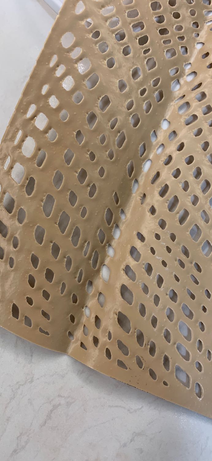 Chất lượng kém... mặt sau xấu... nhựa có mùi hôi Chất lượng kém... mặt sau xấu... nhựa có mùi hôi