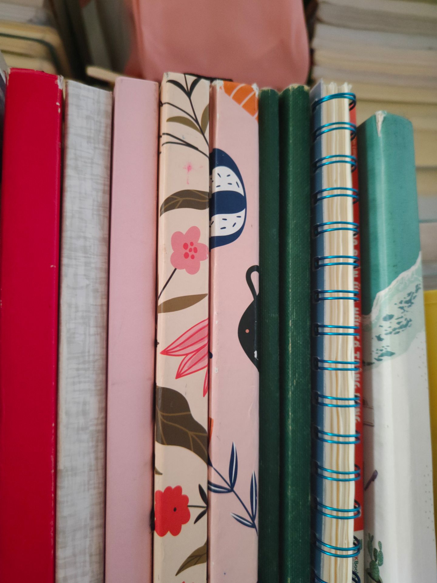 Sách siêu đẹp siêu mới nhaaaa. Săn được sale nên cũng siu rẻ. Tiki đóng gói chắc chắn, gọn gàng, sản phẩm nguyên vẹn (●♡∀♡)(●♡∀♡)(●♡∀♡)(●♡∀♡)(●♡∀♡)(●♡∀♡)(●♡∀♡) mong là sale nhiều hơn để mình còn có xèng mua (´∩｡• ᵕ •｡∩`)