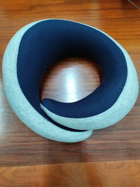 Gối êm mềm, cài ôm sát được mọi loại cổ to cổ nhỏ 😂.
Cảm giác rất dễ chịu, thoải mái.
Hàng chất lượng, rất đáng tiền.