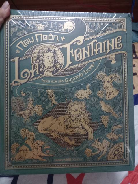 Giao hàng nhanh chóng, sách to dày chủ yếu là thơ nên giấy trắng khá nhiều. Nếu bớt lại và giảm giá thì ok hơn. Tranh minh hoa đặc sắc. Bạn nào muốn mua lại thì có thể liên hệ mình sau khi mình đọc xong ạ