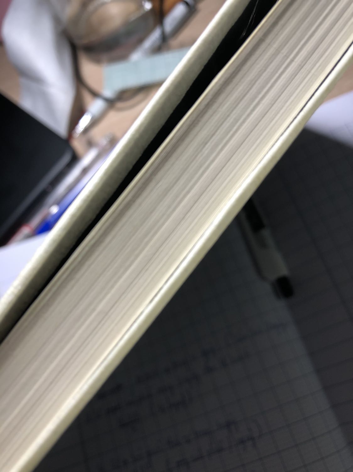 Sách rất đẹp, sản phẩm chất lượng, giao hành nhanh và đóng gói cẩn thận📚 NÊN MUA sách này nha, nội dung rất hay và cần thiết, ai cũng nên có một cuốn bỏ túi, sách loại trắng đen, giấy màu trắng ngà ngà rất đẹp. Sách có hình ảnh minh hoạ kèm theo nên ai sợ chữ giống mình thì yên tâm nha😉