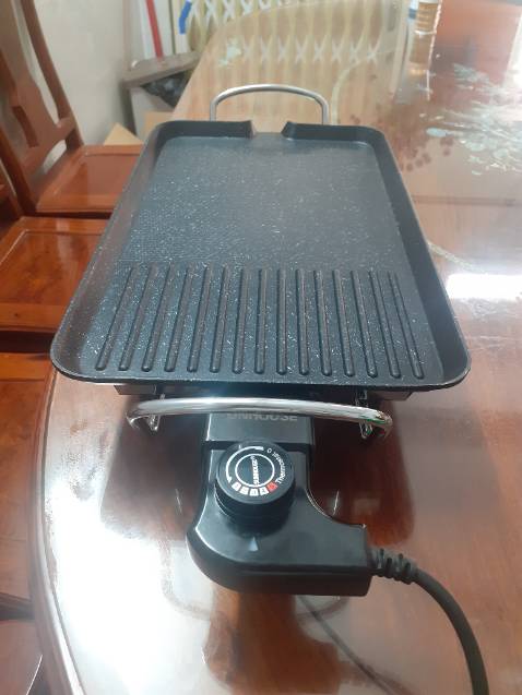 Mình mua cái bếp, định xài mùa covid thui, không nghĩ là sẽ xài lâu dài. Ai dè, nhà mình xài được 20 phút đầu thui thì bếp đã hư, không hoạt động gì được nữa. Đang nướng dỡ thì bếp hư...thành ra đang ăn nầm nướng thành ra ăn nầm xào.... Mà giờ covid cũng ko đi đâu được để bảo hành....một cái kết đoản hậu quá mọi người ạ...