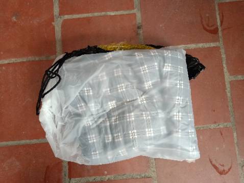 Đúng với mô tả, chăn khá đẹp, thích hợp dùng điều hoà. Chỉ trừ duy nhất là bông bị dồn ở góc.