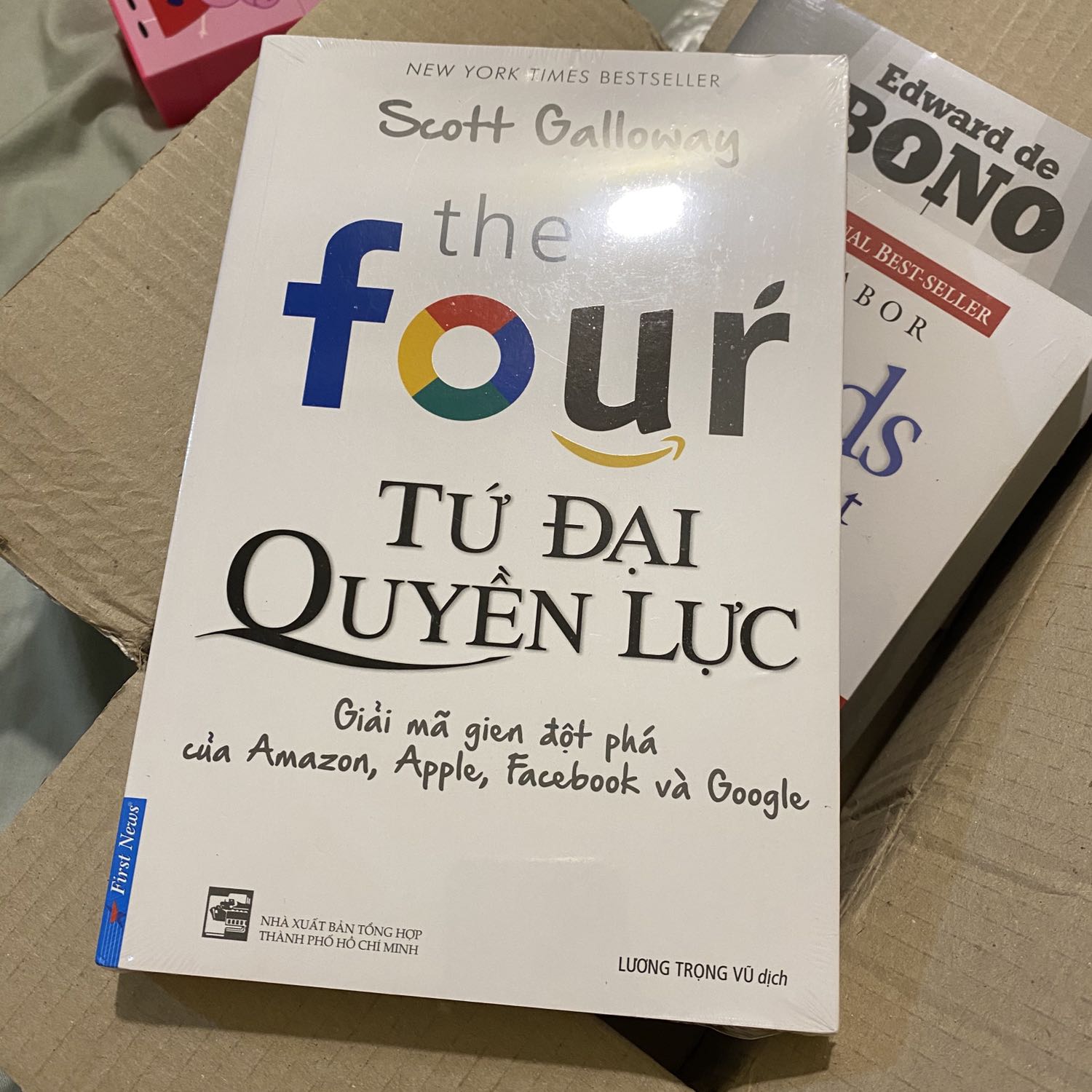 Trộm vía mình rất hợp với Tiki trading:)))) mua hàng chắc cũng 5 năm chưa bao giờ gặp trục trặc gì, hàng mua về lúc nào cũng ngon. Mình mới nhạn hôm nay nên chưa dám đánh giá về nội dung.  Nhưng trước mắt sách được đóng gói cẩn thận, không móp mép gãy gáy, còn mới, giấy chất lượng tốt. Nói chung mình rất ưng.