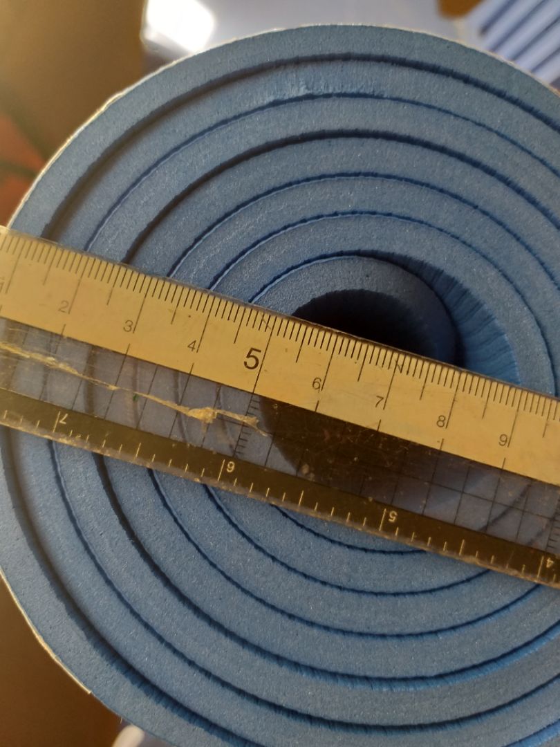 quảng cáo thảm dày 2 lớp dày 8mm, nhưng thực tế thảm chỉ dày 4mm. thật là treo đầu dê bán thịt ***. shop làm ăn không có tâm.