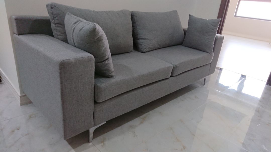 Ghế chất lượng tốt, thiết kế rất đẹp, nệm êm độ cứng rất vừa!ll 👍