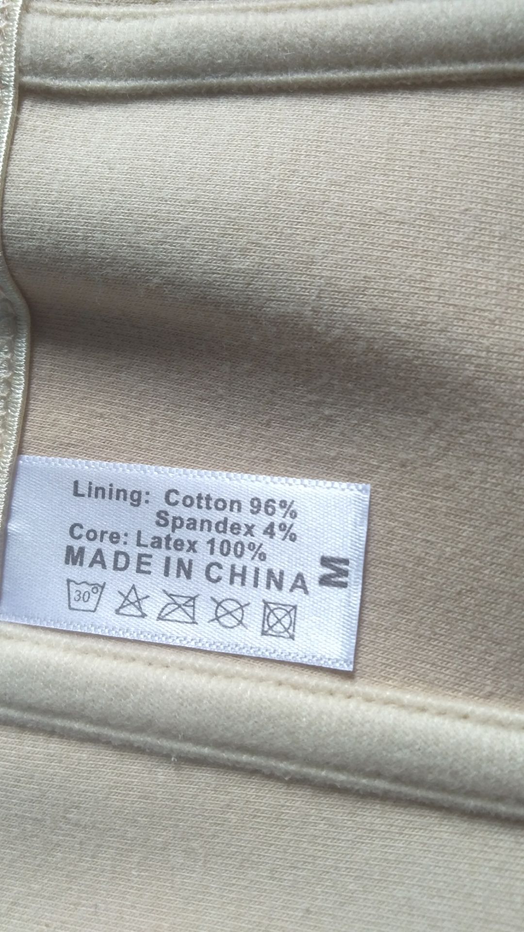 lần này rất tệ, mình tin tưởng k kiểm tra hàng. mở ra là made in china .k giống sp đã đăng nha. sau này chắc bớt tin tiki lại.