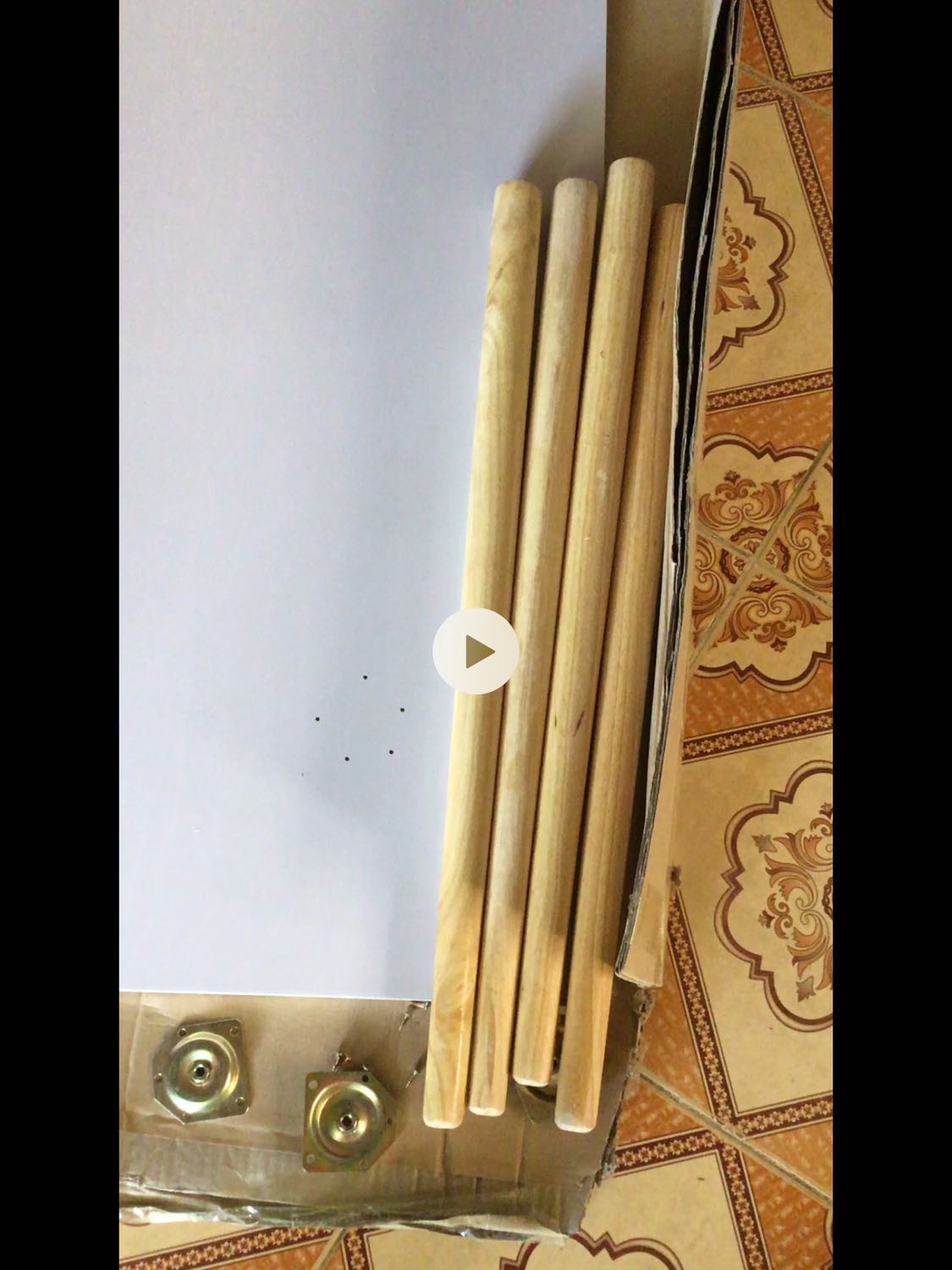 Lời đầu tiên là cực cực cực xxx ưng ý, ship nhanh gọn lẹ . Về tới hàng k có trầy xướt, ship giao hàng nhanh dth. Giao đầy đủ phí ship bàn này 15k ( m đắn đo bên sàn S 1 tg tính mua bàn cũng tương tự nv mà 655 rồi thêm ship 200 ) hên may shao mà tìm kiếm dc chiếc này. Ưng qtqđ tổng thiệt hại là 428. M nt shop cũng rep nhiệt tình. Thấy lượt mua ít m cũng de sợ mà liều, nma bàn có hơi tý sụt sịt do chân bàn m gắn k đúng lỗ nó hay sao. 1 chân hơi lung lay còn lại ok . phản hồi để có ai mà mua hàng khó tánh như m thì xem dc đánh zá này. Mua đi hihi