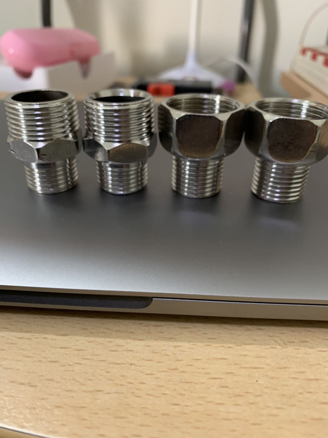 Giao hàng quá chậm so với cam kết.