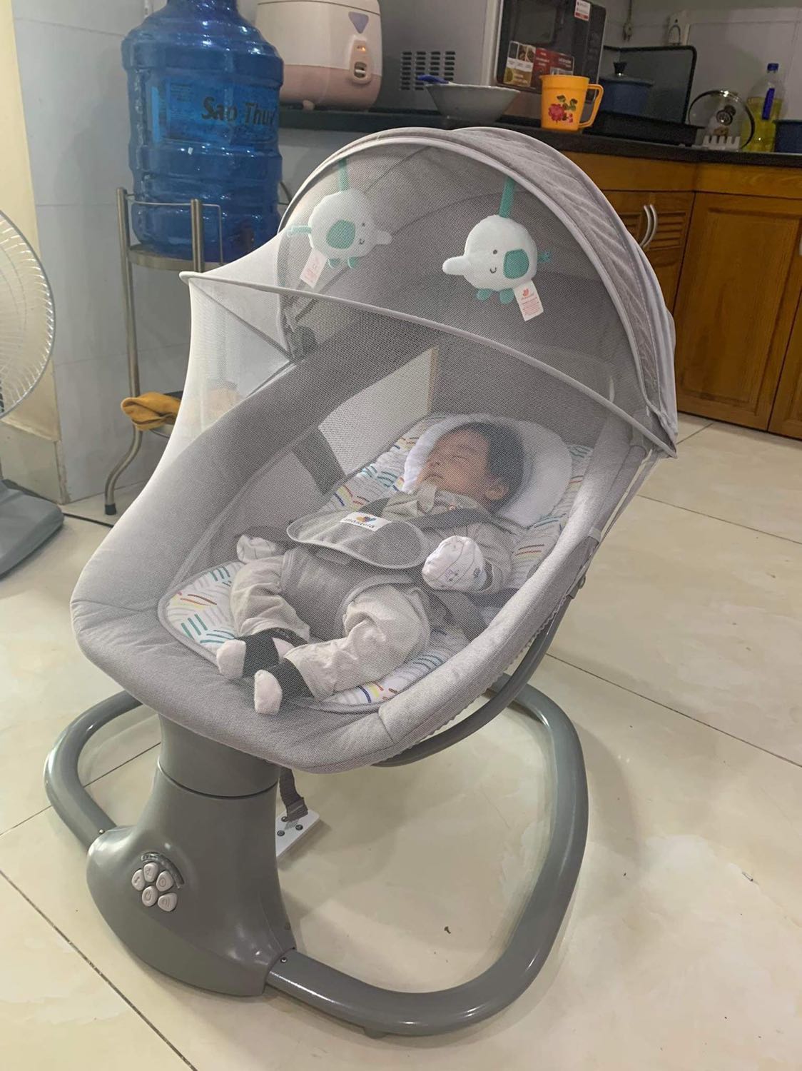 Hàng qúa ok luôn..
2 vợ chồng ngồi lắp 
Phải lên mang xem video làm theo🤣..
Lắp xong thấy qúa ok.con trai mình nằm *** ngon hơn..đỡ phải ẵm tren tay.
Mn nên mua nhé.. Hàng qúa ok luôn..
2 vợ chồng ngồi lắp 
Phải lên mang xem video làm theo🤣..
Lắp xong thấy qúa ok.con trai mình nằm *** ngon hơn..đỡ phải ẵm tren tay.
Mn nên mua nhé..