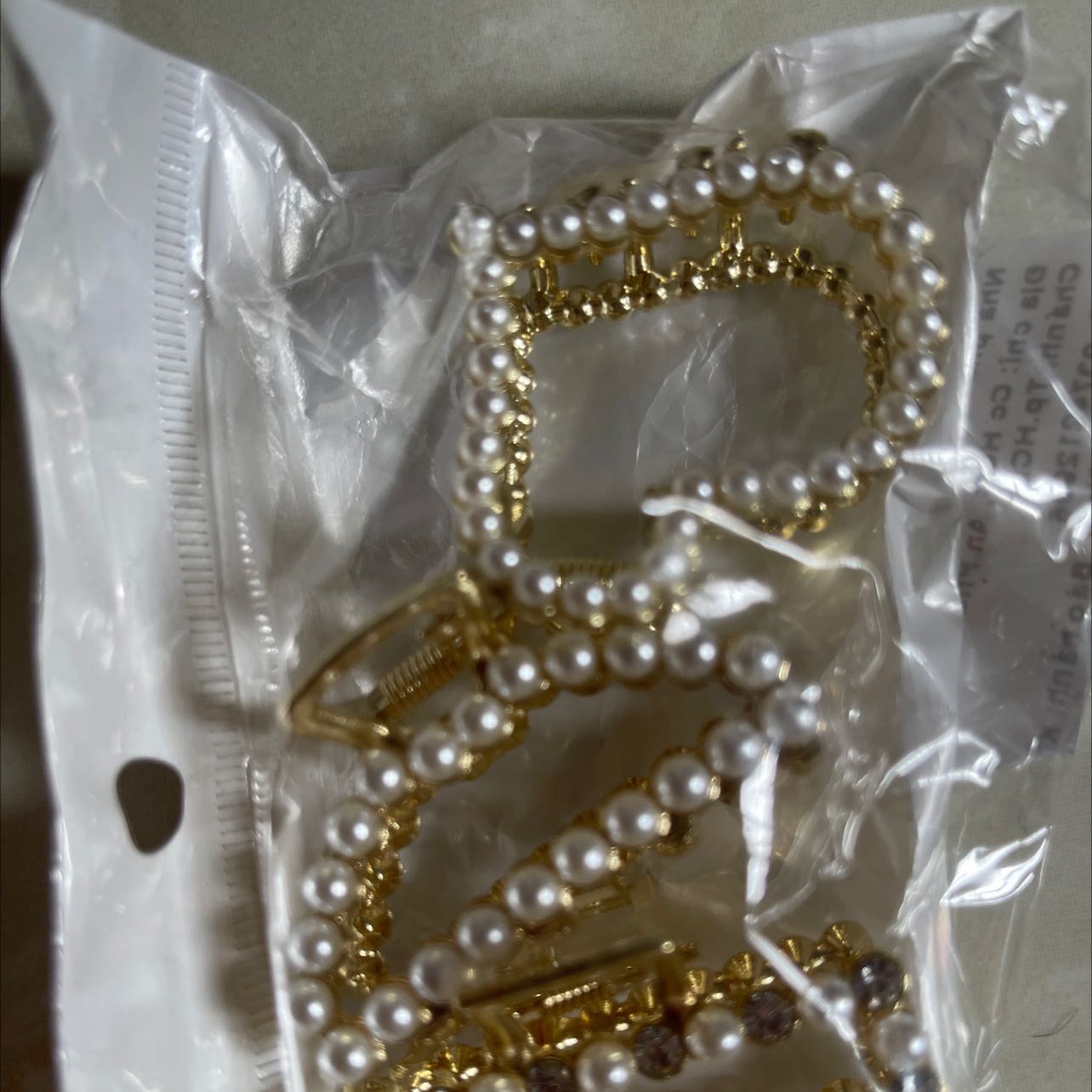 Hàng giao đúng mẫu, kiểu lạ nhìn sang trọng nhưng chưa sd nên ko biết có mau bay màu vàng ko. Hàng giao đúng mẫu, kiểu lạ nhìn sang trọng nhưng chưa sd nên ko biết có mau bay màu vàng ko.