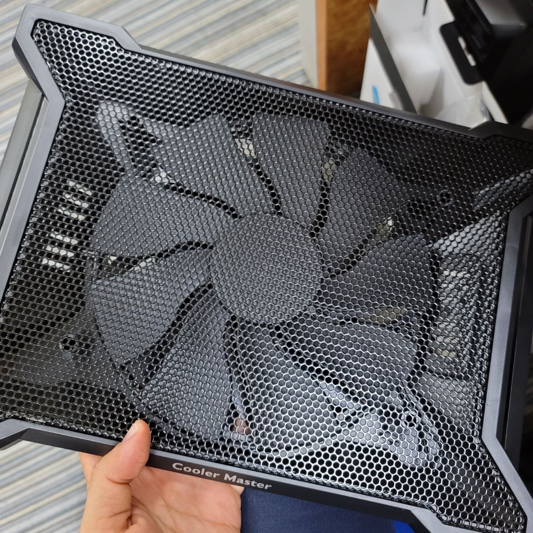 Quạt to 20 cm, chạy êm, thổi mát toàn bộ mặt đế laptop, ngon trong tầm giá