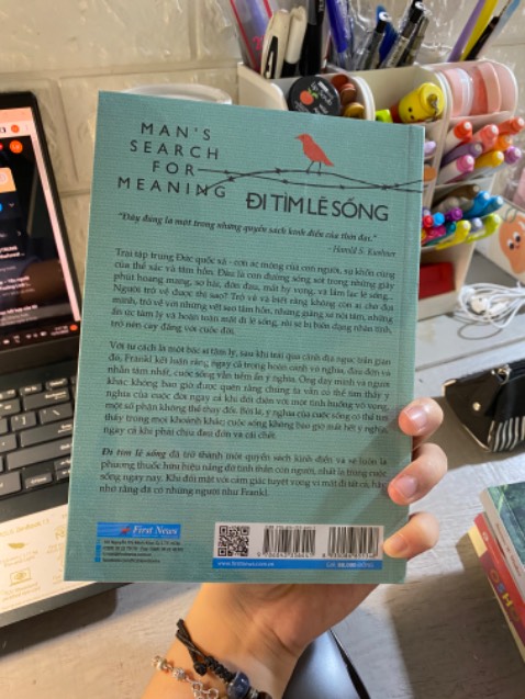 40k cho 1 cuốn sách quá tuyệt vời
Sách mới tinh ko hề trầy xước hay bị cũ 
10 điểm cho cách gói và giao hàng của tiki 
Mình nhận thấy tiki đã cải thiện loại bìa gói hàng ko bị mềm như trc nữa cũng nhờ vậy mà gói hàng rất vuông vắn đảm bảo chất lượng sách đến tay người dùng 
Nội dung sách mn lên mạng xem rv nha 
Ko hối hận đâu 
❤️Tiki