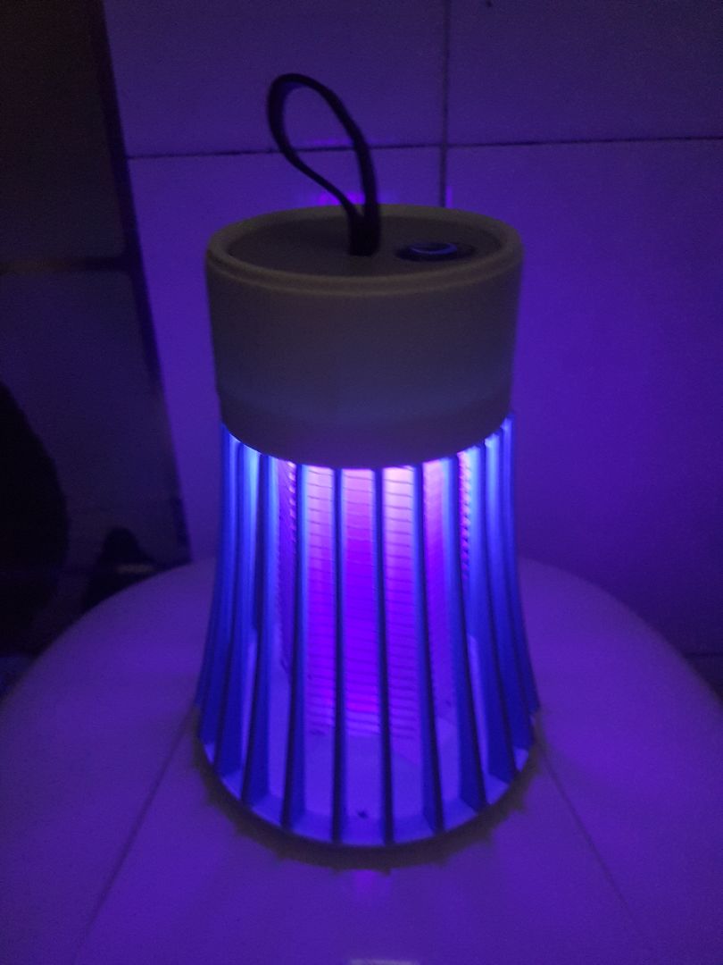 Sản phẩm nhỏ xinh, đẹp, chắc chắn, nhà mình không nhiều muỗi lắm, cắm liên tục mấy ngày đầu thấy ngày nào cũng bắt được vài con. Chất lượng sp khá hài lòng, thanks shop.