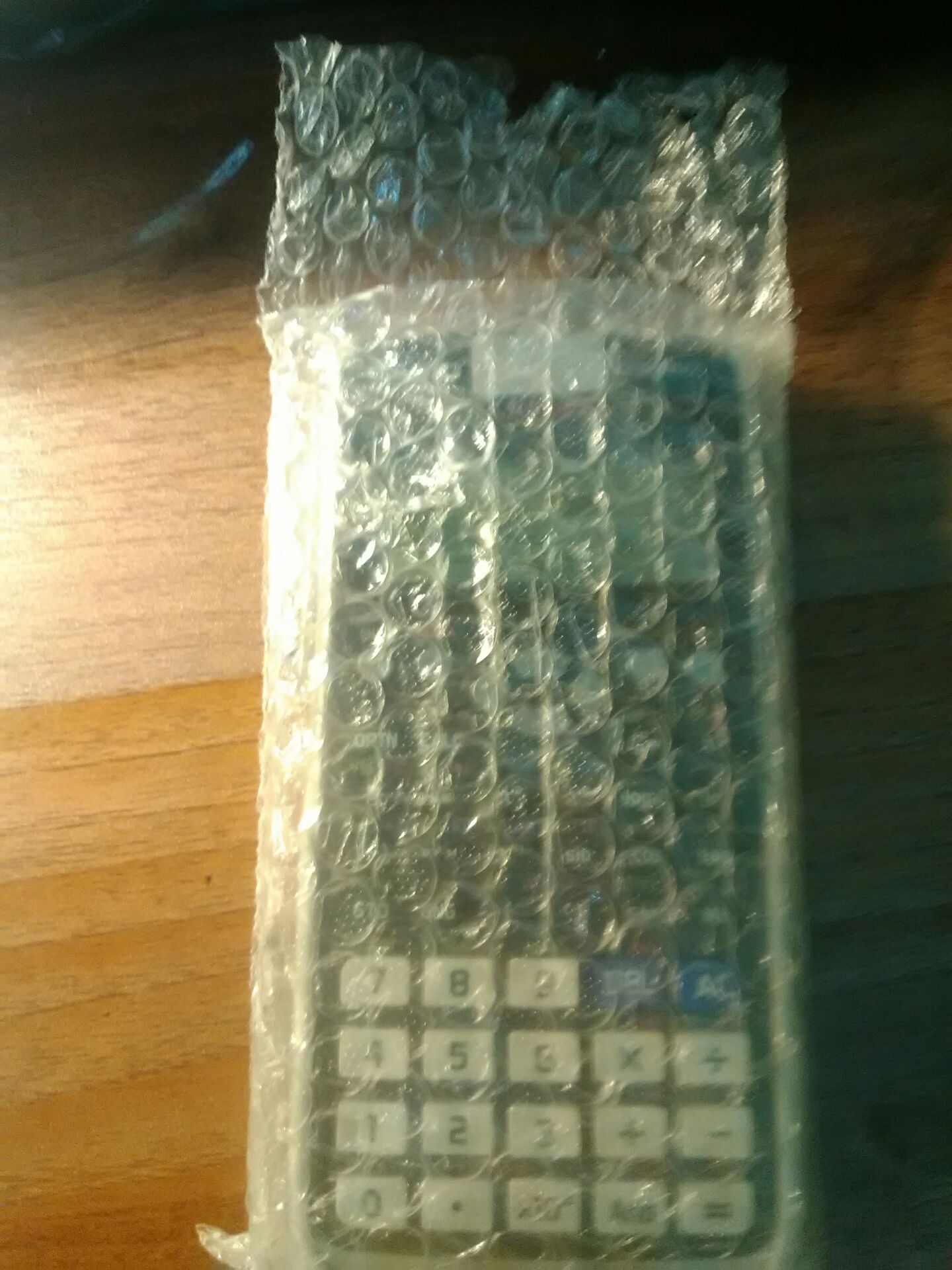 Hàng tốt,giao hàng nhanh,chính hãng Bitex,tính toán thôi rồi.Rất đáng đồng tiền mà còn tặng thêm quyển sổ note nhỏ nữa.Nhưng mình khó hiểu ở chỗ:tiki cho mình những 2 tấm thẻ bảo hành 5 năm.
Ai phân vân thì nên mua sản phẩm này.