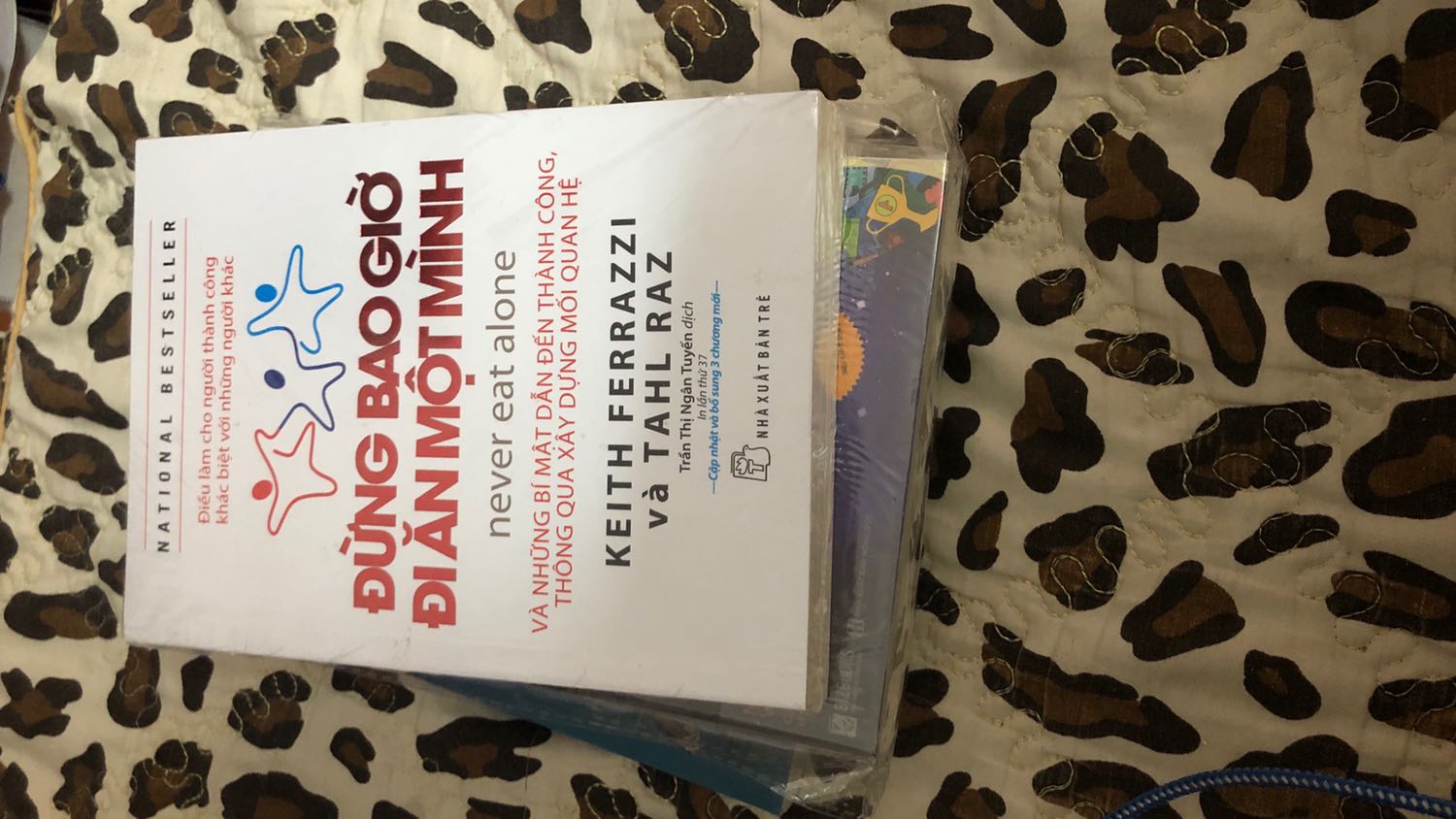 mình mua được khá khá sách ở Tiki và thấy rất hài lòng luôn. Lần nào bọc hàng cũng rất cẩn thận ạ