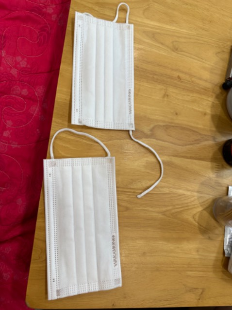 1 hộp 10 cái thì 2 cái bị lỗi, 1 cái quai đứt, 1 cái mất 1 bên quai