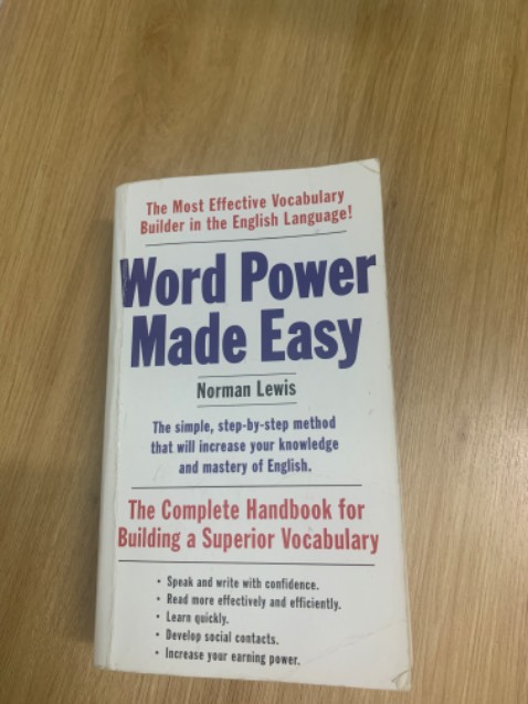 Sách cung cấp một lượng lớn từ vựng, có khá nhiều từ cổ. Cuốn sách không phải là một cuốn sách chỉ đọc mà còn yêu cầu người đọc phải dấn thân vào thực hành các bài tập trong sách. Cách tiếp cận của sách là cung cấp gốc từ, sau đó mở rộng khối lượng từ vựng từ gốc từ. Không chỉ dừng ở cung cấp từ mới, nó còn cung cấp một lượng kiến thức lớn cho người học, cụ thể là có nhiều chủ đề trong sách, mỗi chủ đề là những kiến thức hữu ích cho người học