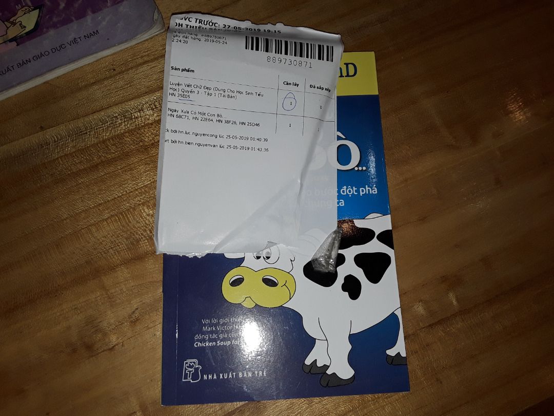 nội dung rất tốt nhưng khâu đóng gói của tiki lần này không chấp nhận được.  một quyển sách đẹp mà lại dán đơn hàng lên bìa,  để cho nó mất thẩm mỹ. Nói chung tôi chưa hài lòng với lần này, tiki nên xem xét lại khâu đóng gói.  Thank.