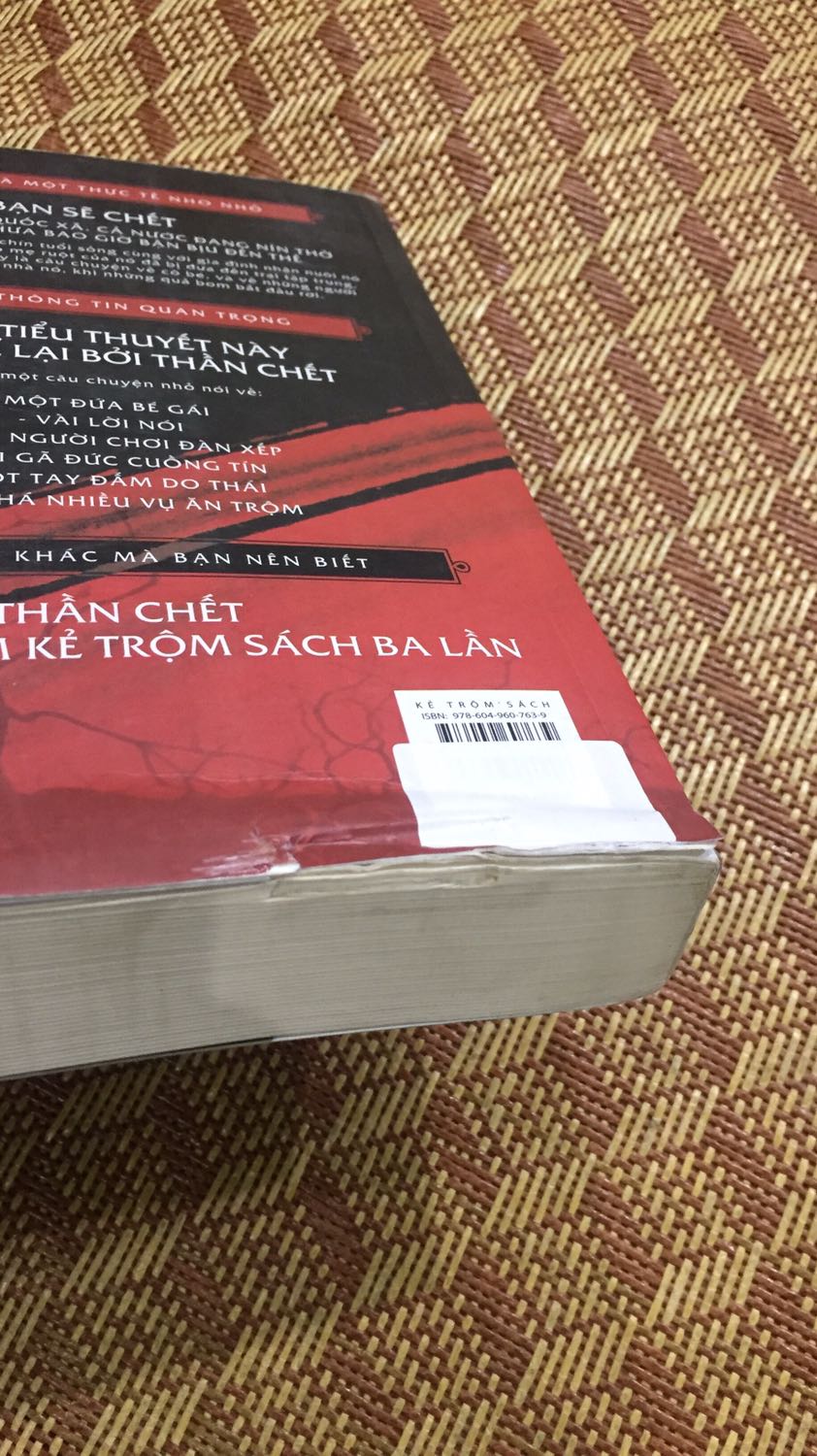 Tiki giao nhầm phiên bản “Kẻ trộm sách” cho mình. Sản phẩm hư hỏng do vận chuyển. Đề nghị Tiki đổi lại cho mình sản phẩm khác