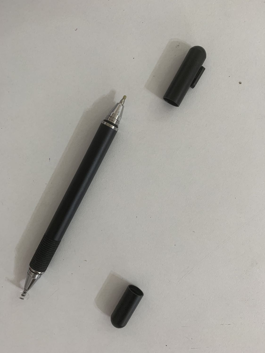 Giao hàng khá nhanh. Cầm bút thấy có sự chắc chắn. Bút cũng gọn gàng dễ mang theo người.