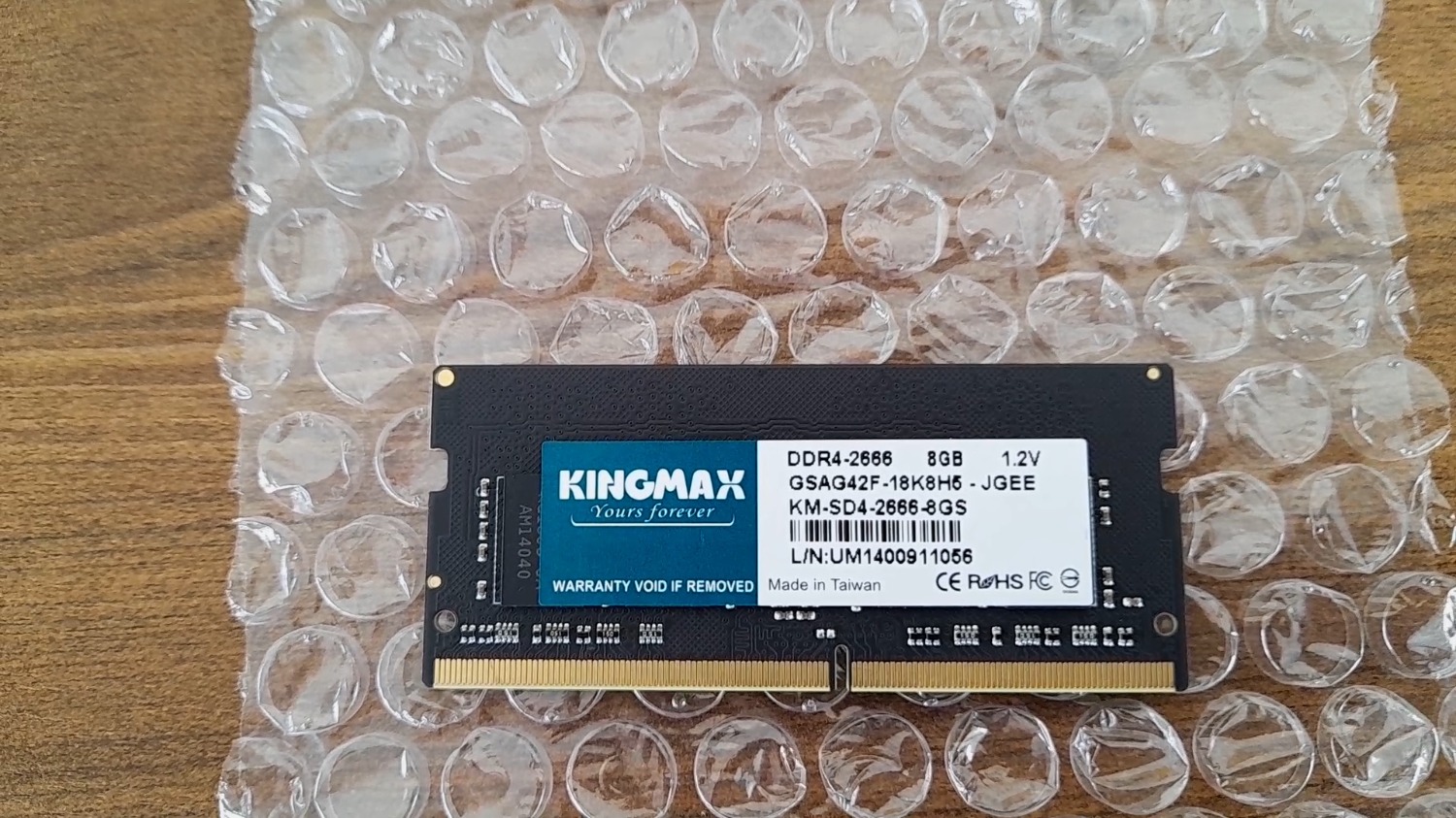 Ram dùng tốt,
Nhà sản xuất: Kingmax Semiconductor INC
Nhà nhập khẩu: Công ty TNHH 1TV Công nghệ tin học Viễn Sơn.
Gắn Ram xong, vào Ctrl Alt Del, vô task manager, kiểm tra tab Memory
Mình thấy máy nhận đủ 16 gb Ram. (2 thanh x 8 GB).