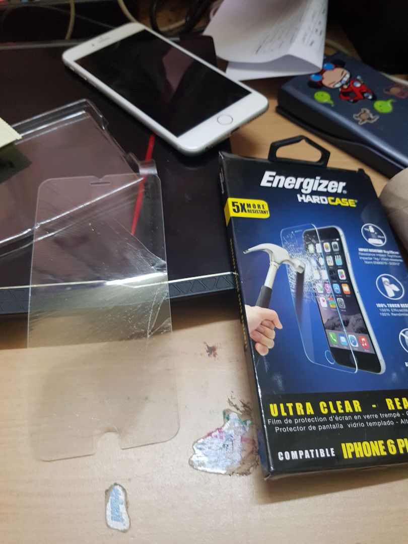 Đóng gói ko kỹ, hộp giấy lại móp góc chưa gì bể màn rồi, đổi cho mình sớm