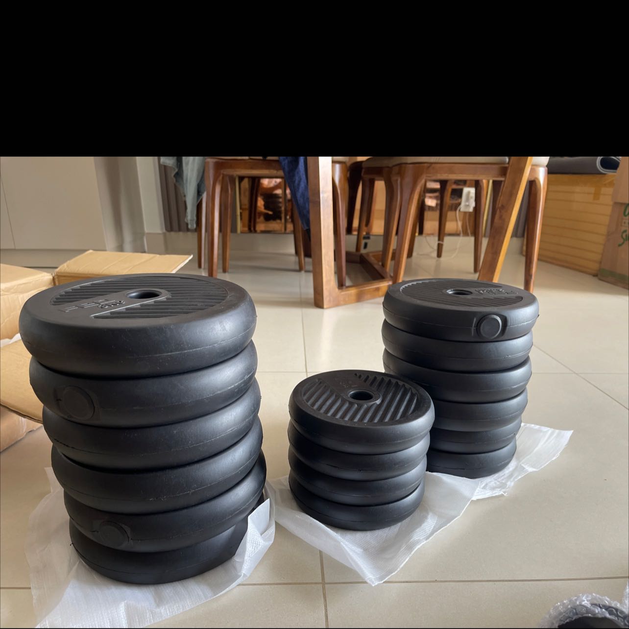 Thông tin trên Shop là khôi lượng tạ 40kg, nhưng hiện tôi chỉ nhận được tổng khối lượng tạ là 38kg( 2,5*6 + 1,25 *4 + 3*6=38kg) Shop. Vui lòng hổ trợ nhé Shop!