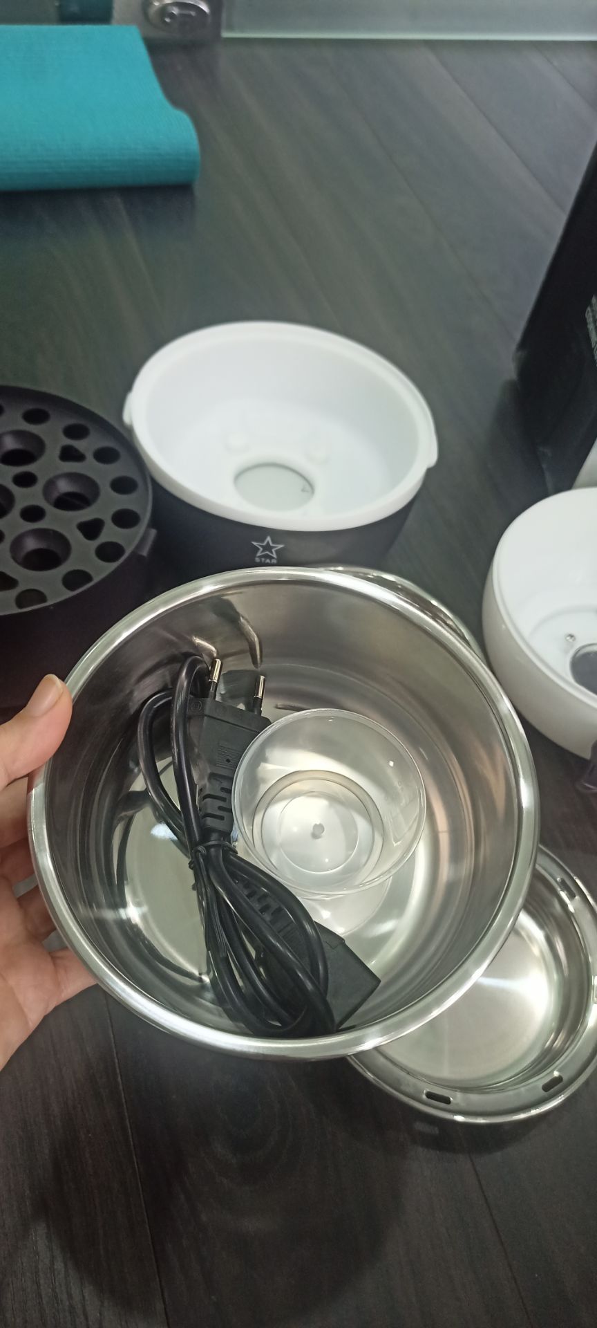 cảm ơn shop giao hàng siêu nhanh, nồi hấp rất OK nhanh nóng, đẹp , nhưng hơi nhỏ mấy bạn làm chung với mình mua mấy ngăn đựng đồ ăn to và cao hơn. Sẽ tiếp tục ủng hộ shop